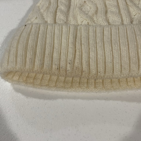 Ugg beanie - Picture 3 of 4
